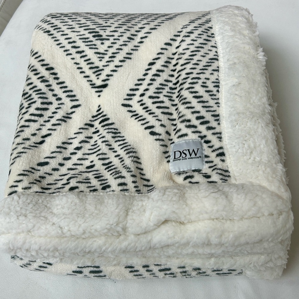 DSW Sherpa Geo Print Throw Blanket